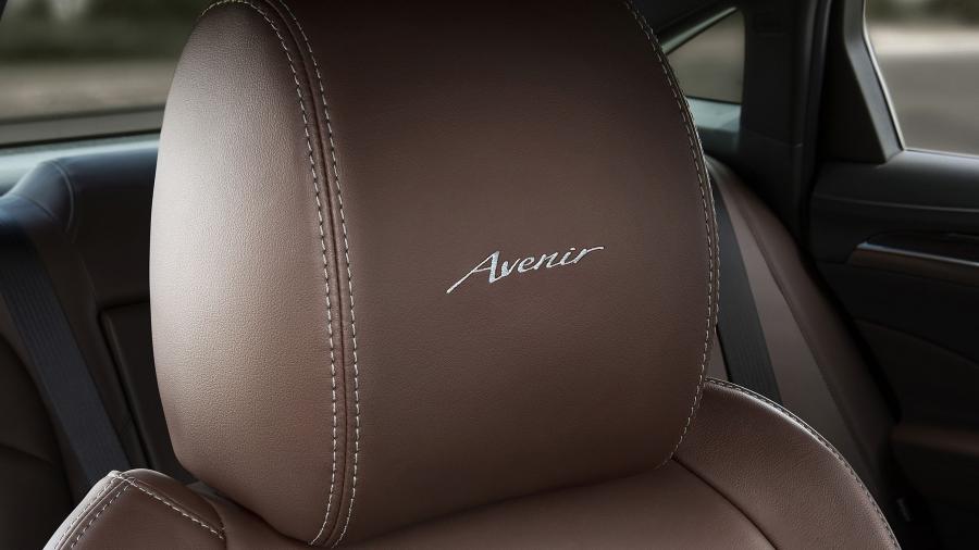 Детали интерьера Buick LaCrosse Avenir 2017 года  (NA) (фото 2 из 11)